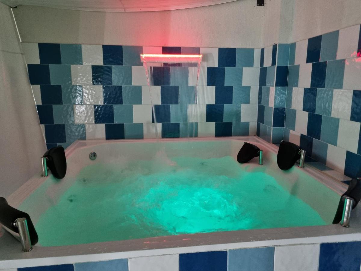 Hotel Antonella Plaza Pinchote Zewnętrze zdjęcie