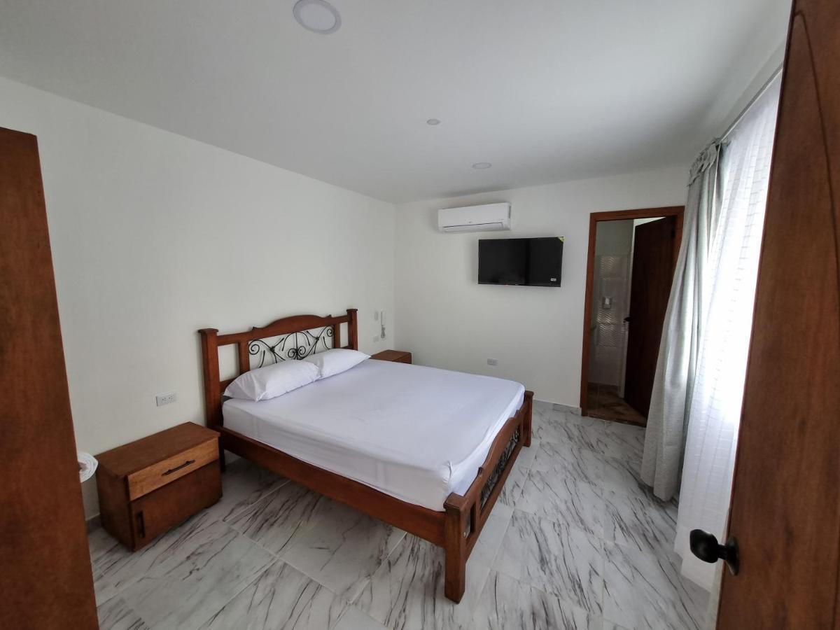 Hotel Antonella Plaza Pinchote Zewnętrze zdjęcie