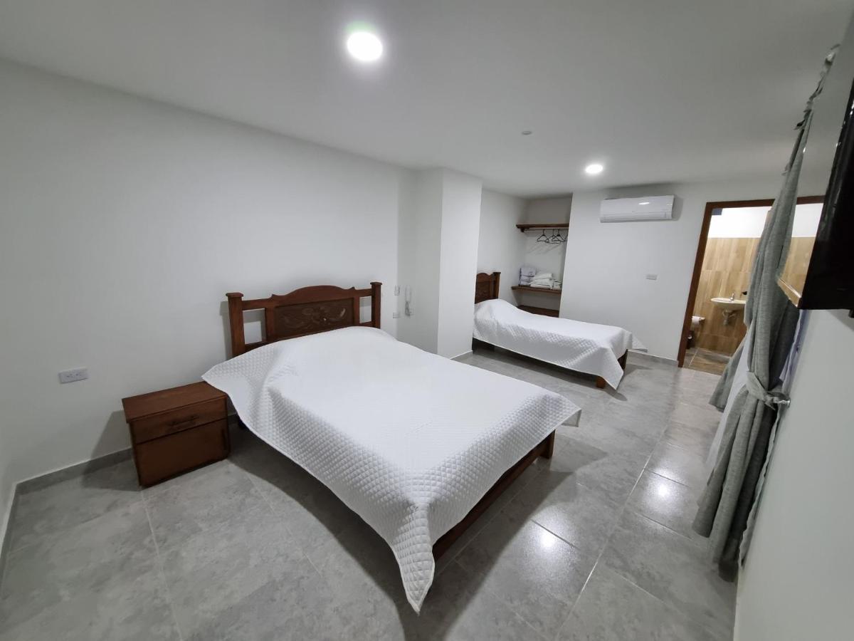 Hotel Antonella Plaza Pinchote Zewnętrze zdjęcie